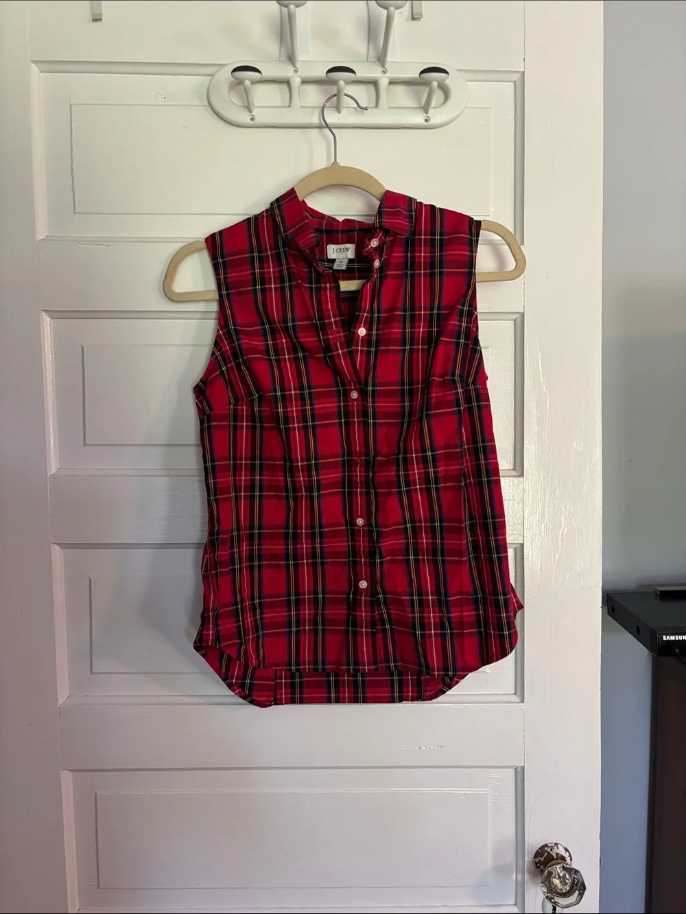 LOFT Red Plaid Sleeveless Button-Down Shirt